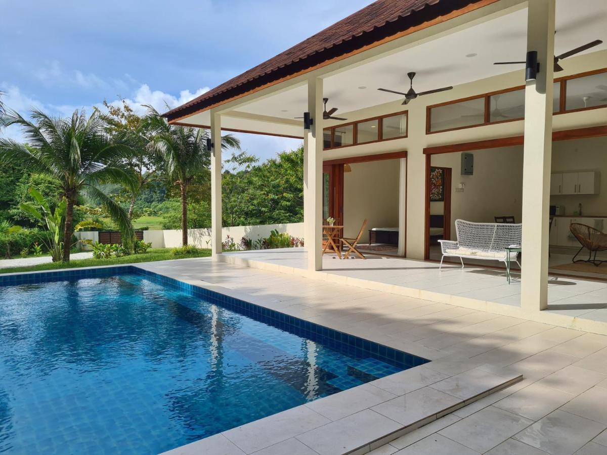Villa Meranti - Spacious Private Pool Villa Pantai Cenang  Buitenkant foto