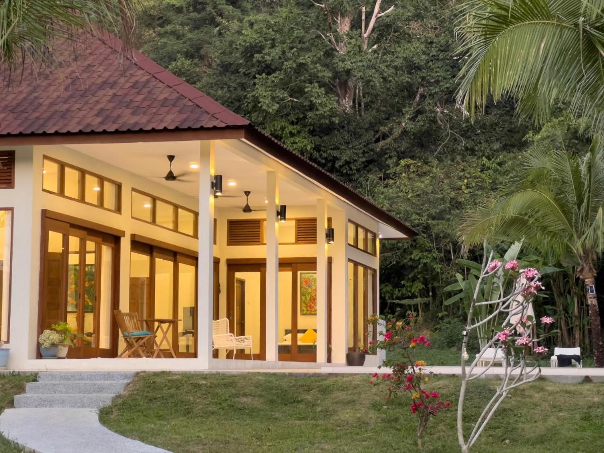 Villa Meranti - Spacious Private Pool Villa Pantai Cenang  Buitenkant foto