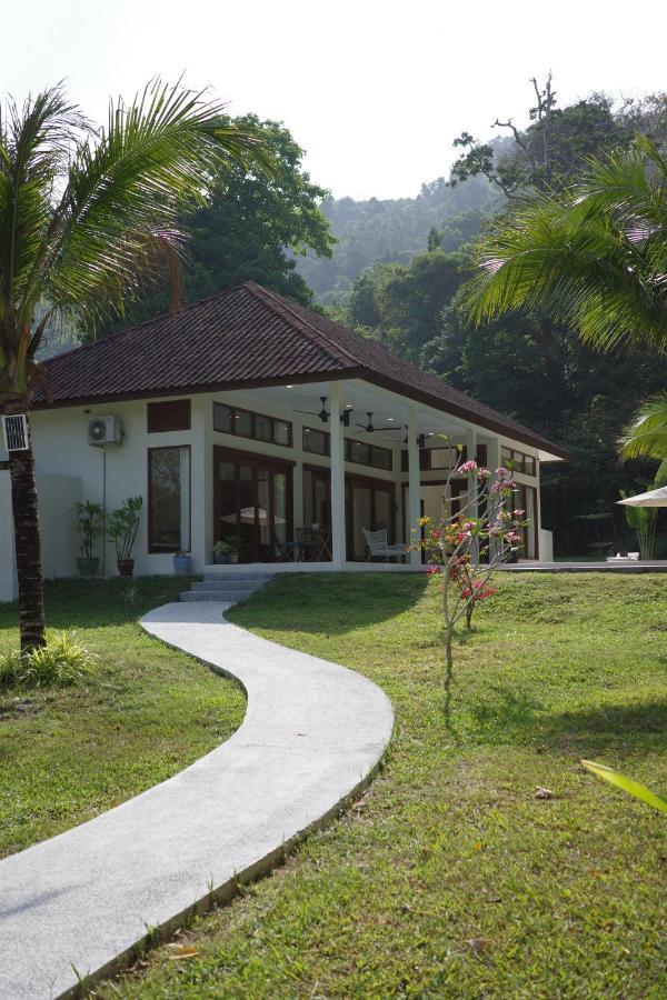 Villa Meranti - Spacious Private Pool Villa Pantai Cenang  Buitenkant foto